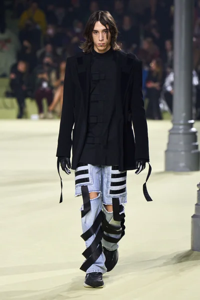 Look 18
